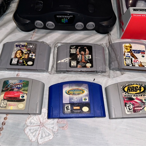 Nintendo 64 / N64 Console Bundle 4 PLAYER SYSTEM 5 Games 1 Controller - Picture 2 of 4